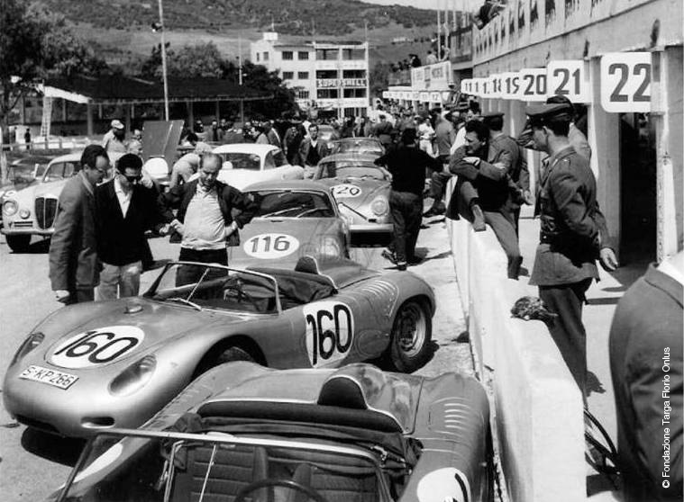 1960 Pit lane